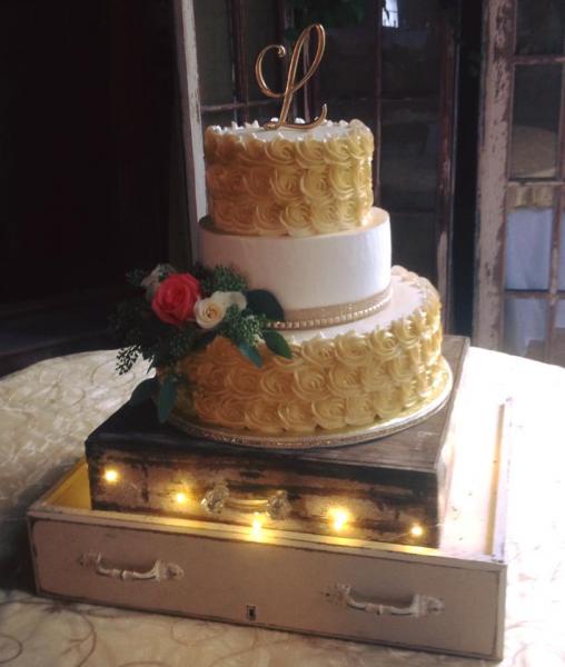 Gold White Wedding Cake Bride S Cake Gallery